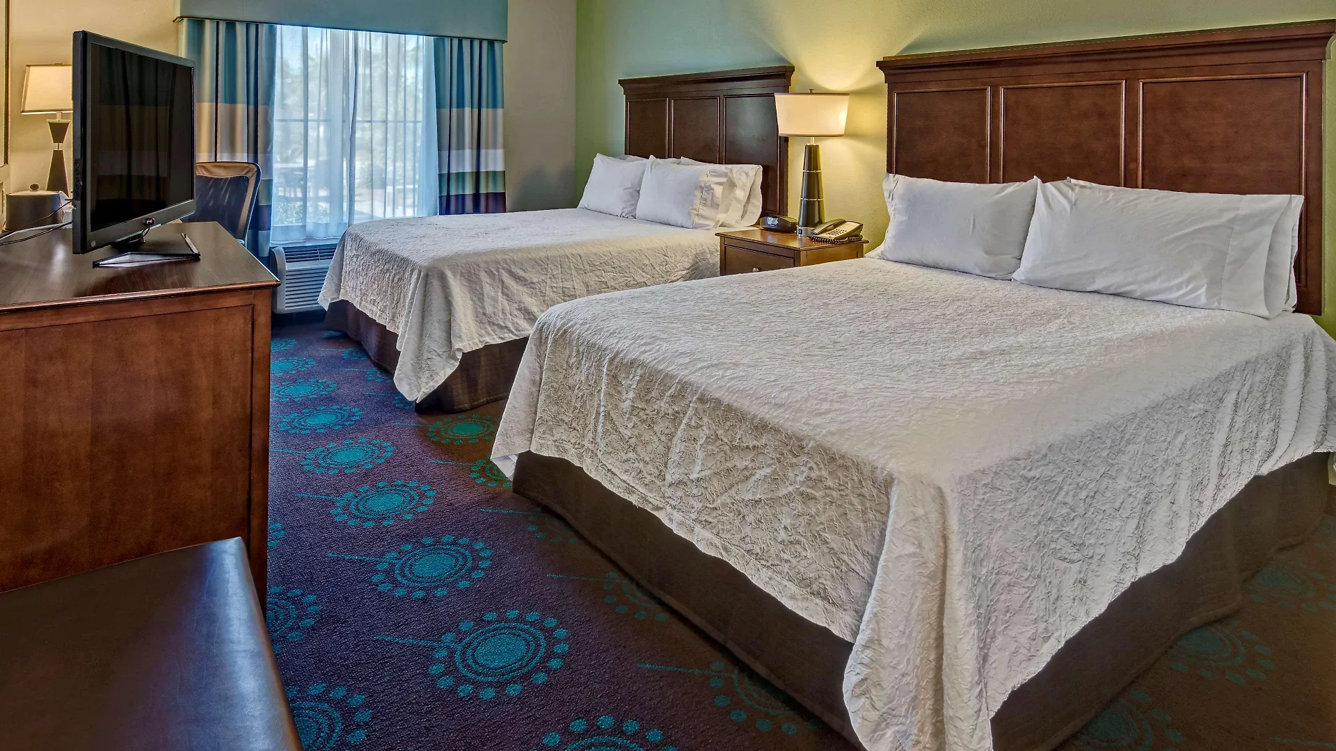 Hampton Inn & Suites דסטין