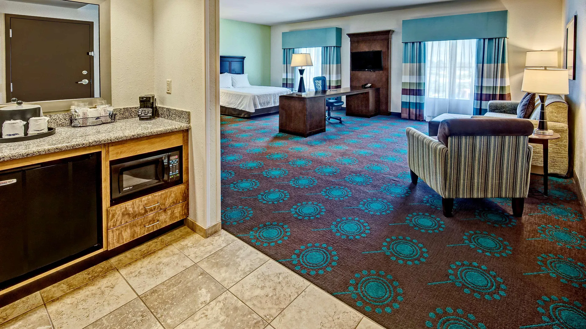 Hampton Inn & Suites דסטין 3*,