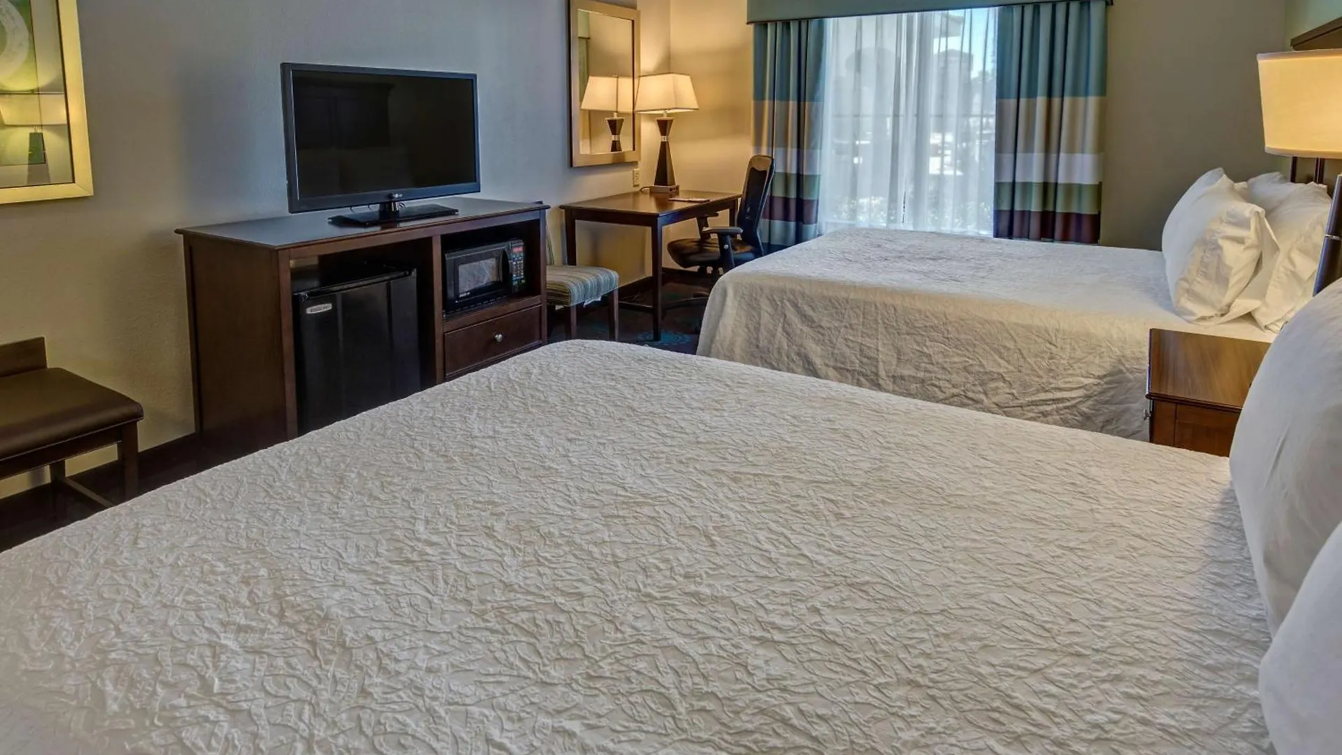 Hampton Inn & Suites דסטין