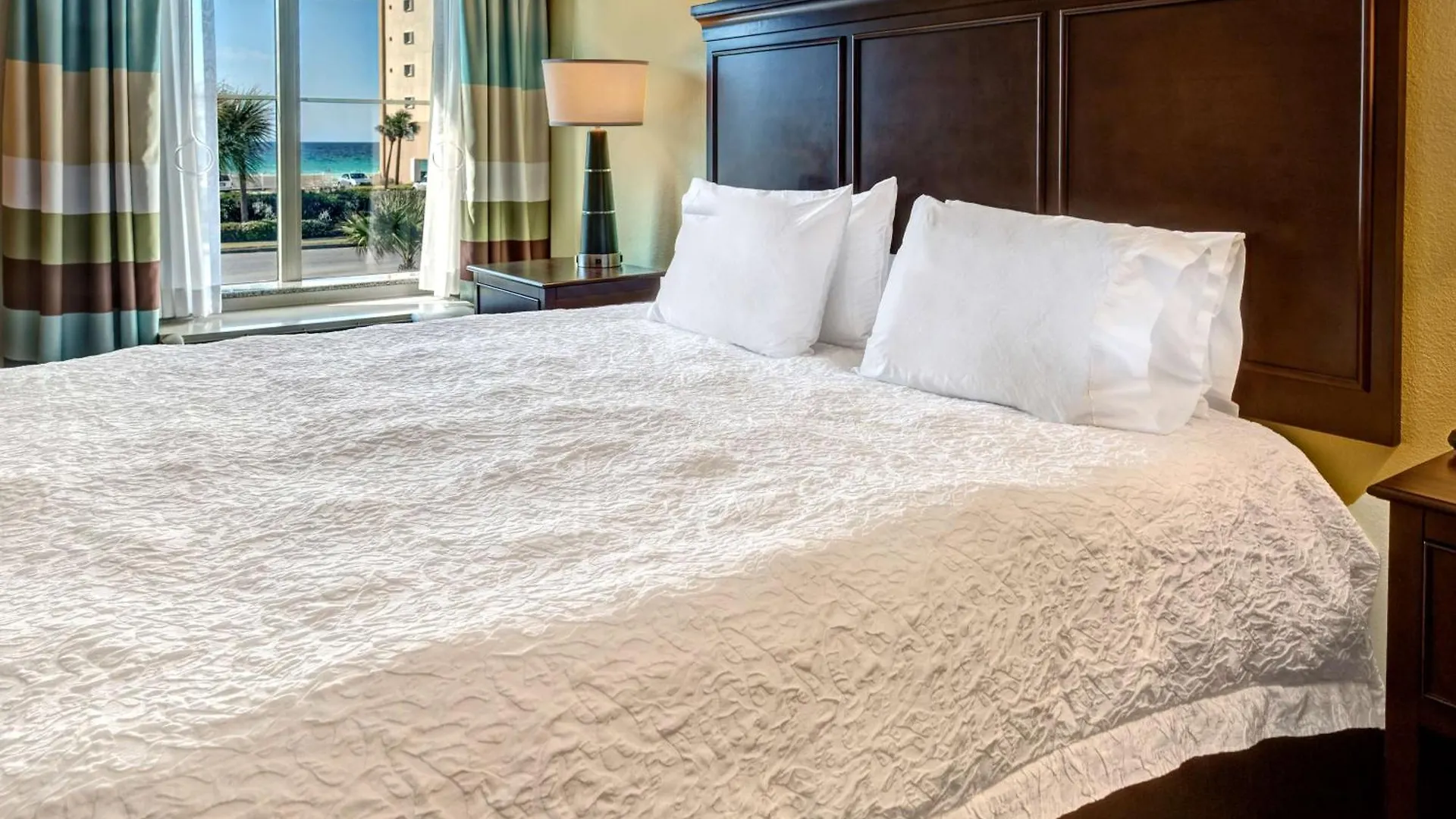 מלון Hampton Inn & Suites דסטין