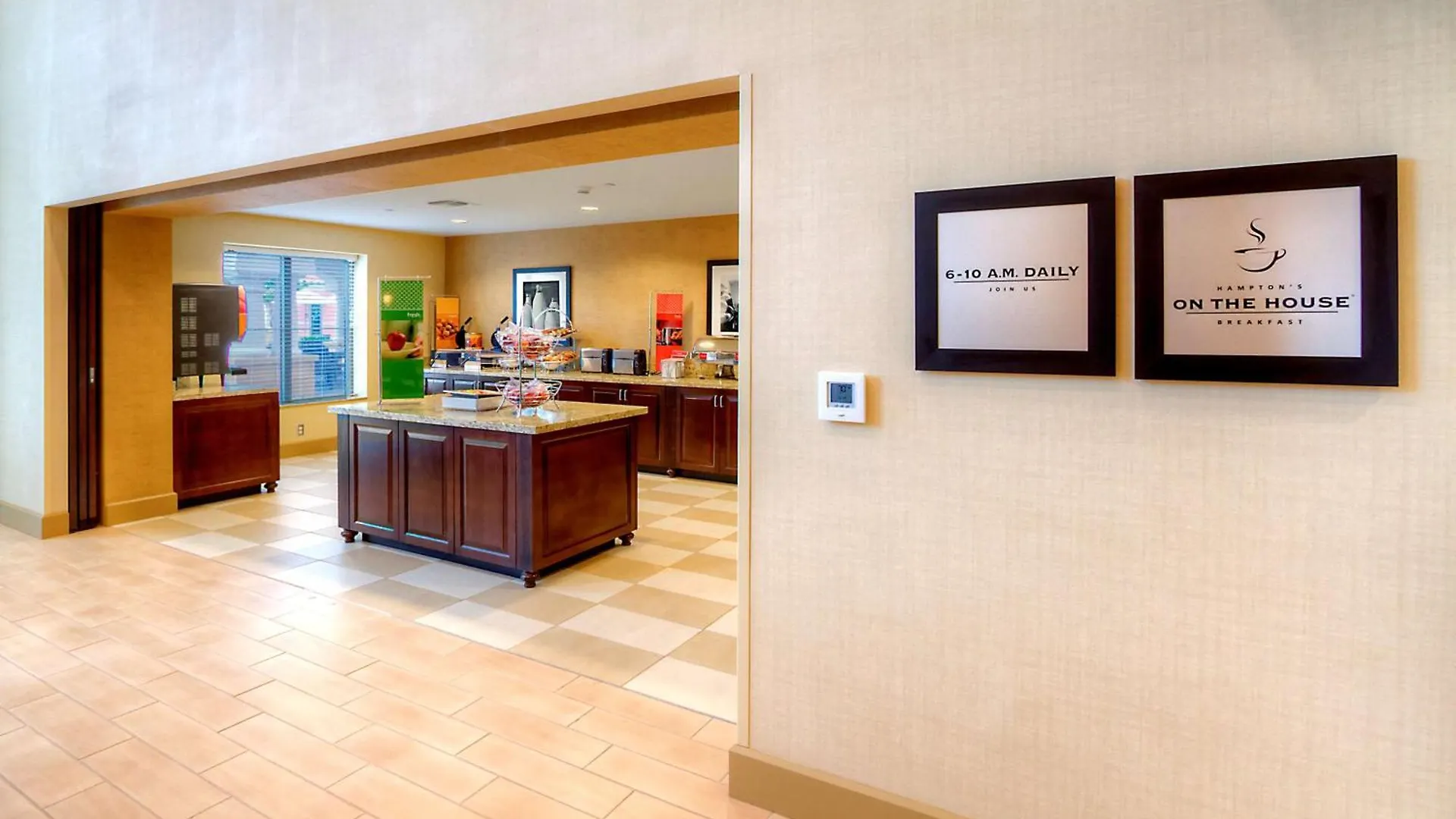 Hampton Inn & Suites דסטין מלון