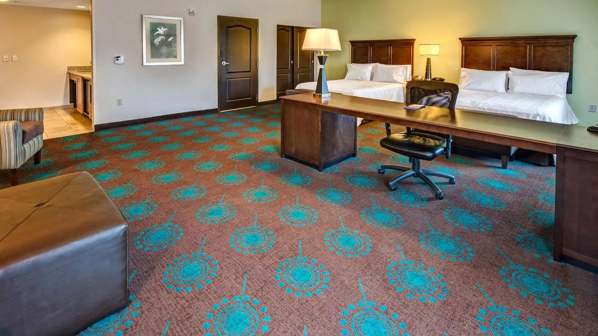 Hampton Inn & Suites דסטין מלון
