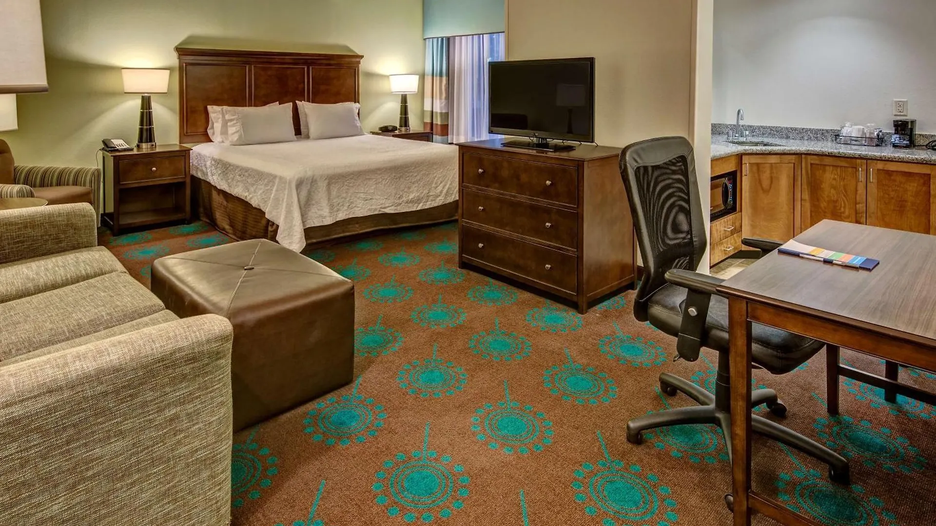 Hampton Inn & Suites דסטין