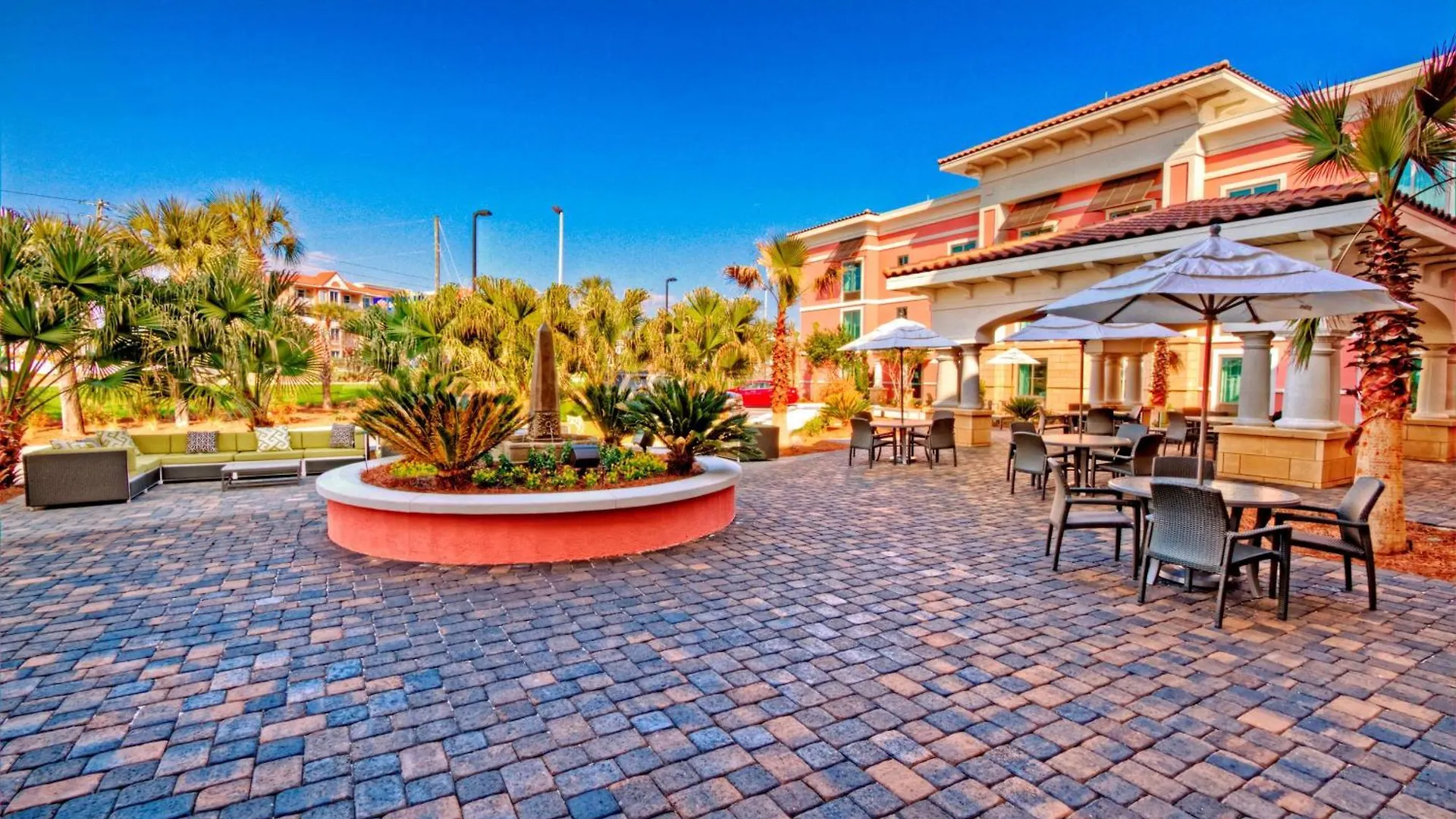 Hampton Inn & Suites דסטין